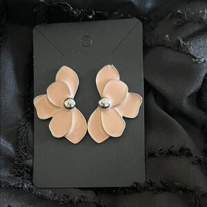 Chic Floral Earrings in Tan and Silver